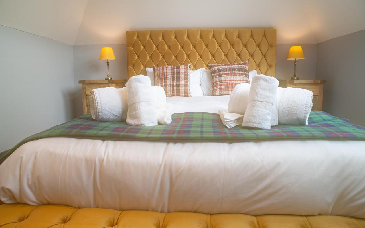 Luxury 4 Bedroom Cottage With Stunning Views Near Fairy Pools! Carbost  Exterior photo