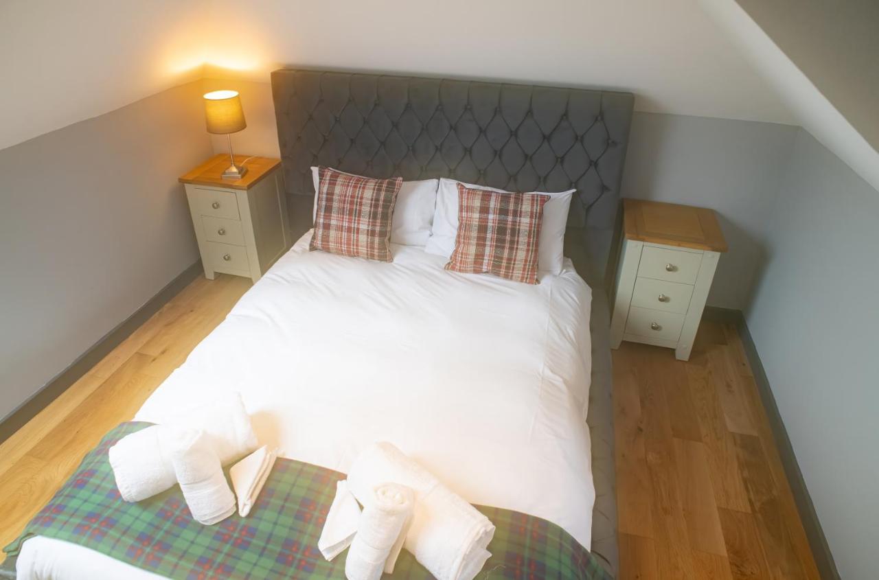 Luxury 4 Bedroom Cottage With Stunning Views Near Fairy Pools! Carbost  Exterior photo