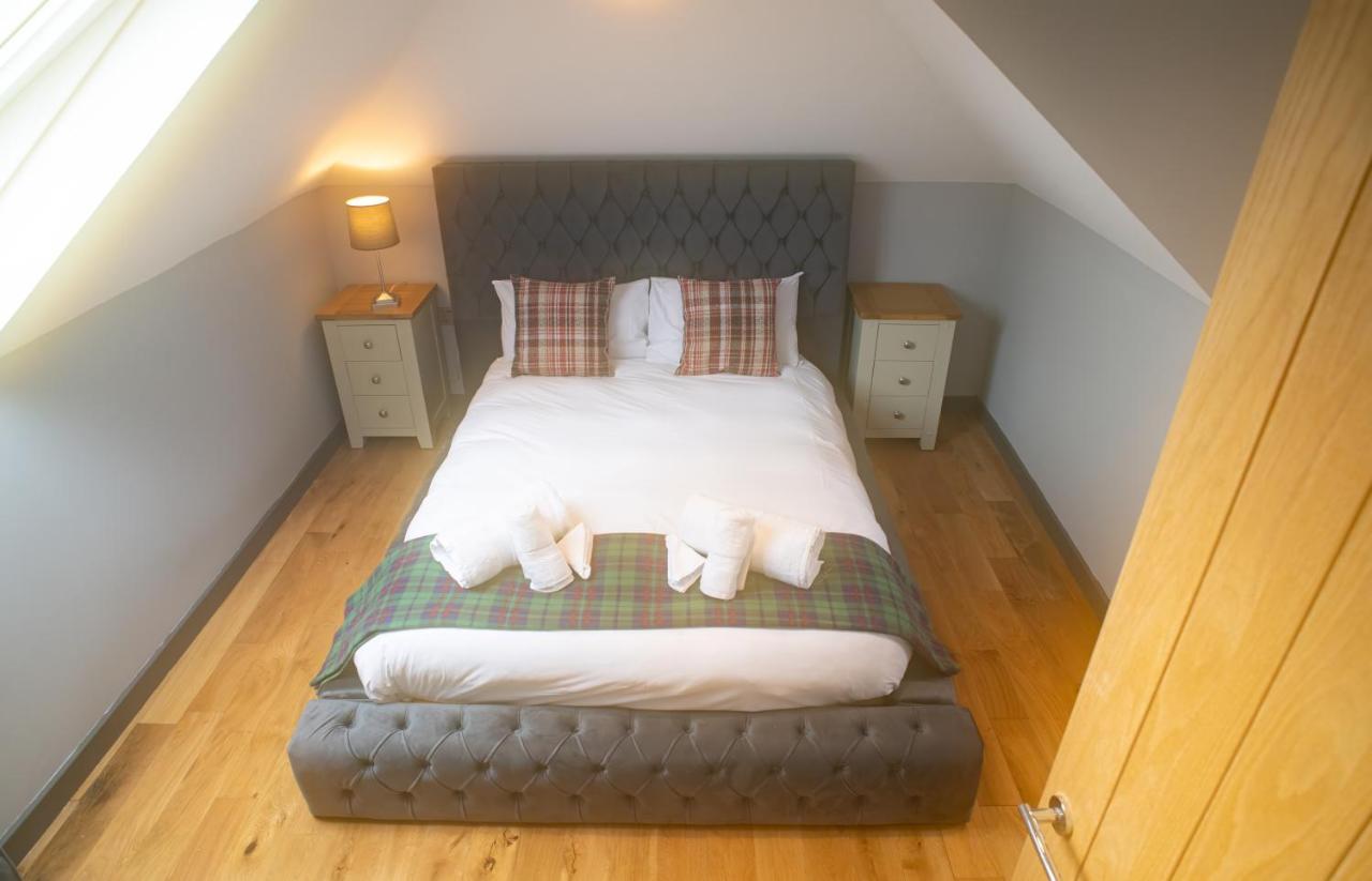 Luxury 4 Bedroom Cottage With Stunning Views Near Fairy Pools! Carbost  Exterior photo