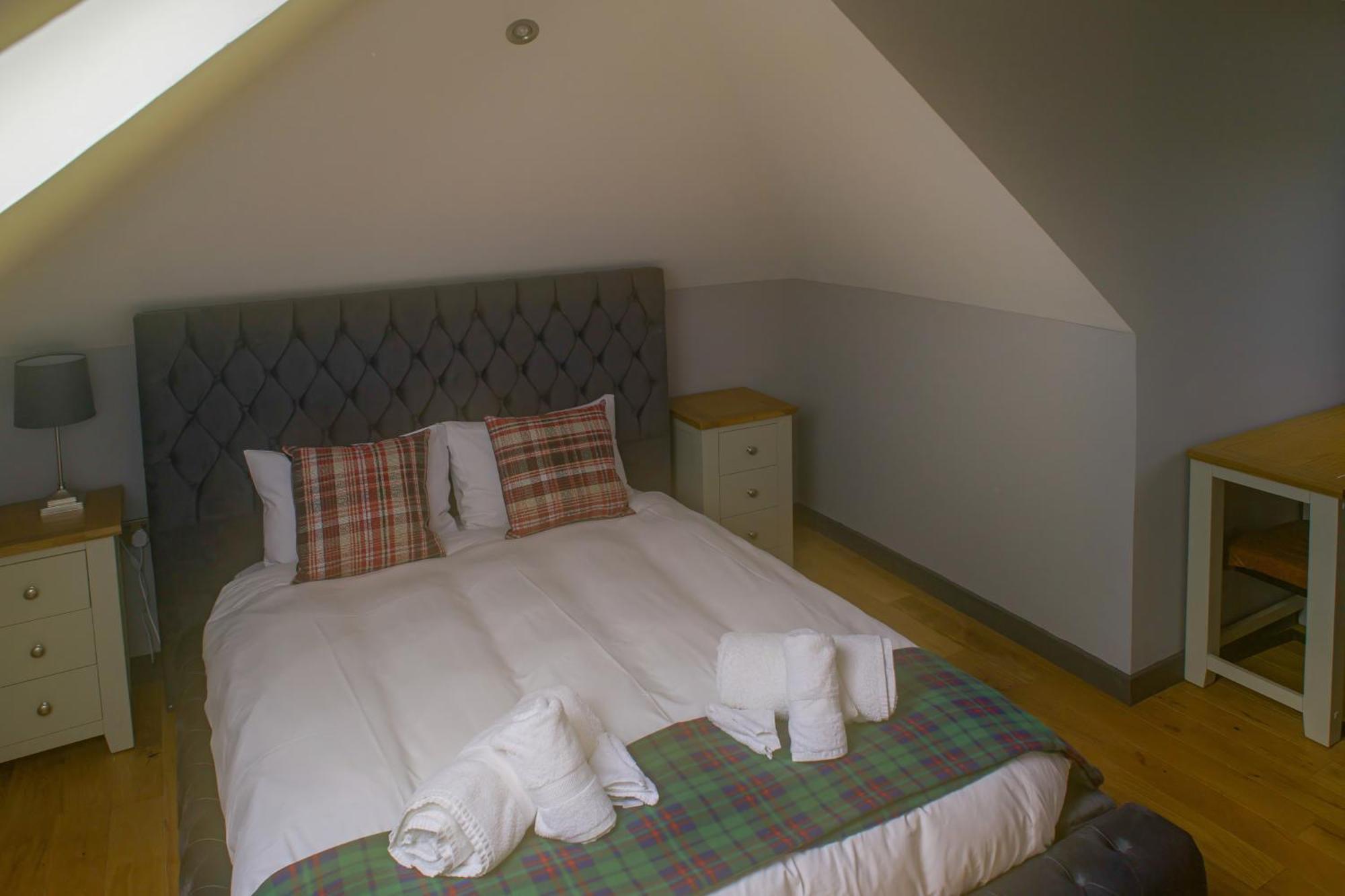 Luxury 4 Bedroom Cottage With Stunning Views Near Fairy Pools! Carbost  Exterior photo