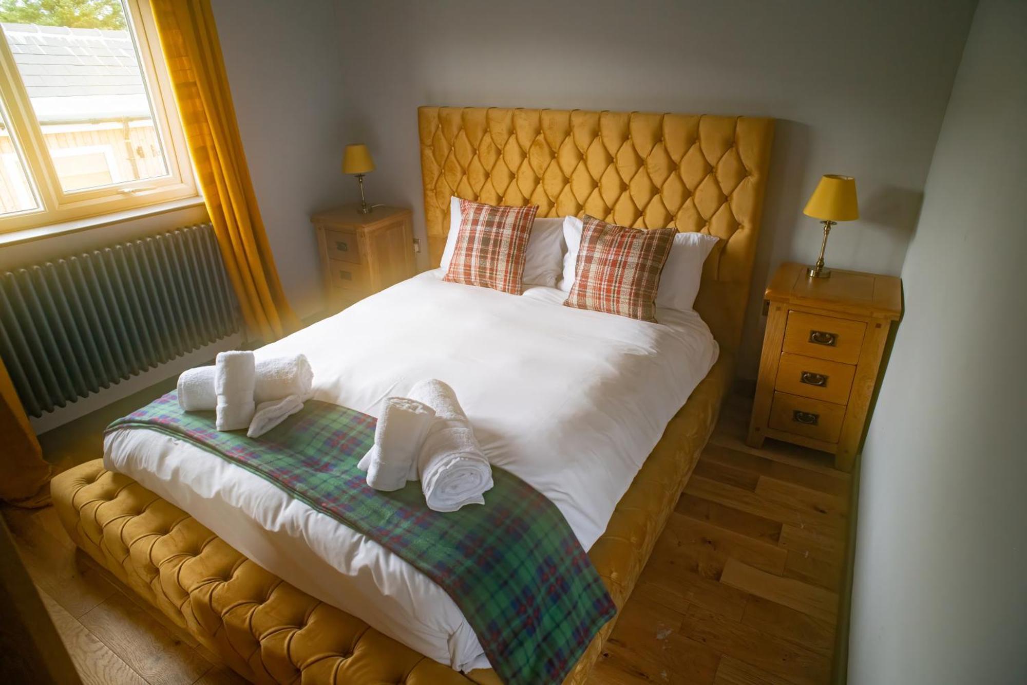 Luxury 4 Bedroom Cottage With Stunning Views Near Fairy Pools! Carbost  Exterior photo