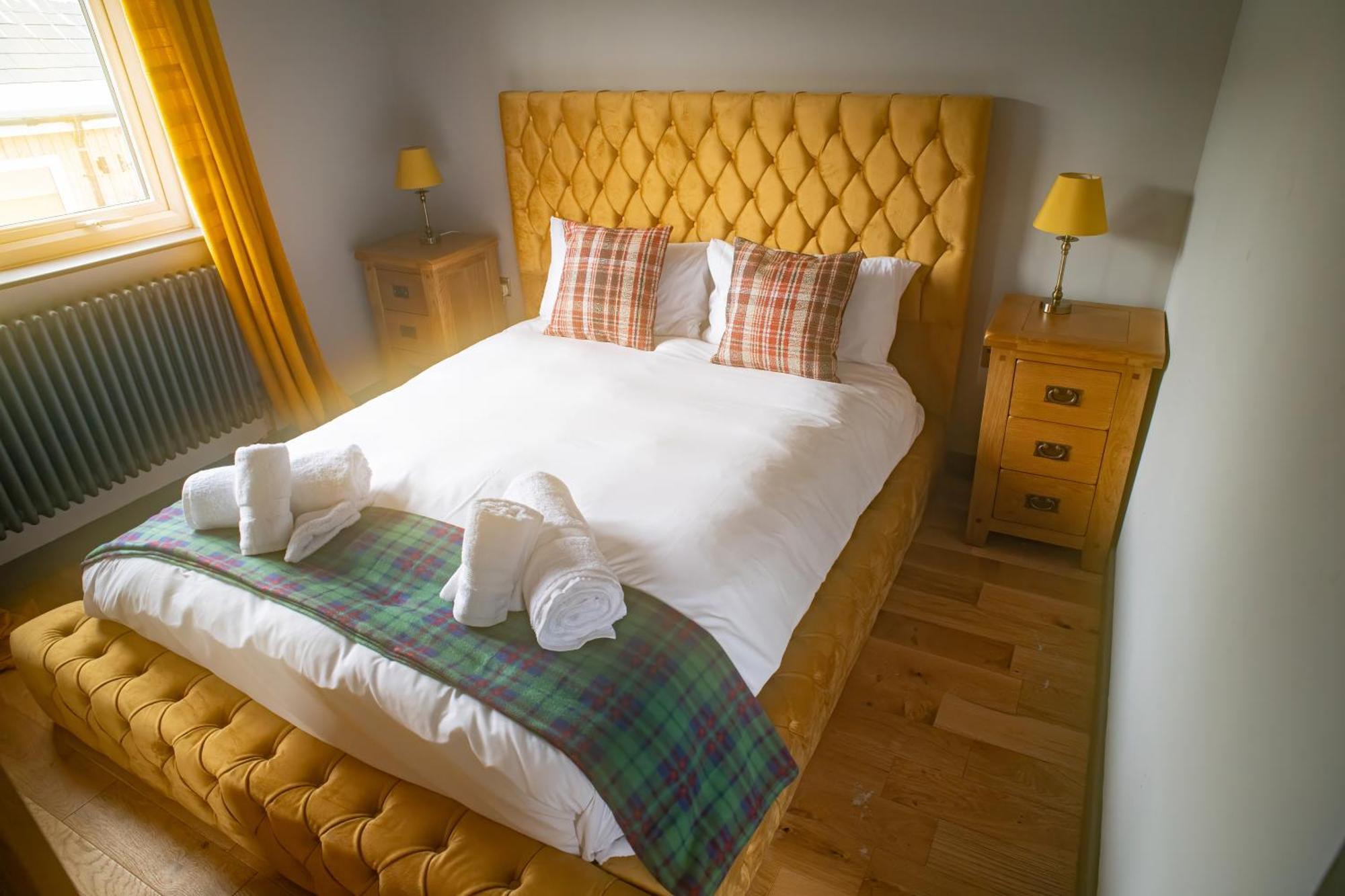 Luxury 4 Bedroom Cottage With Stunning Views Near Fairy Pools! Carbost  Exterior photo