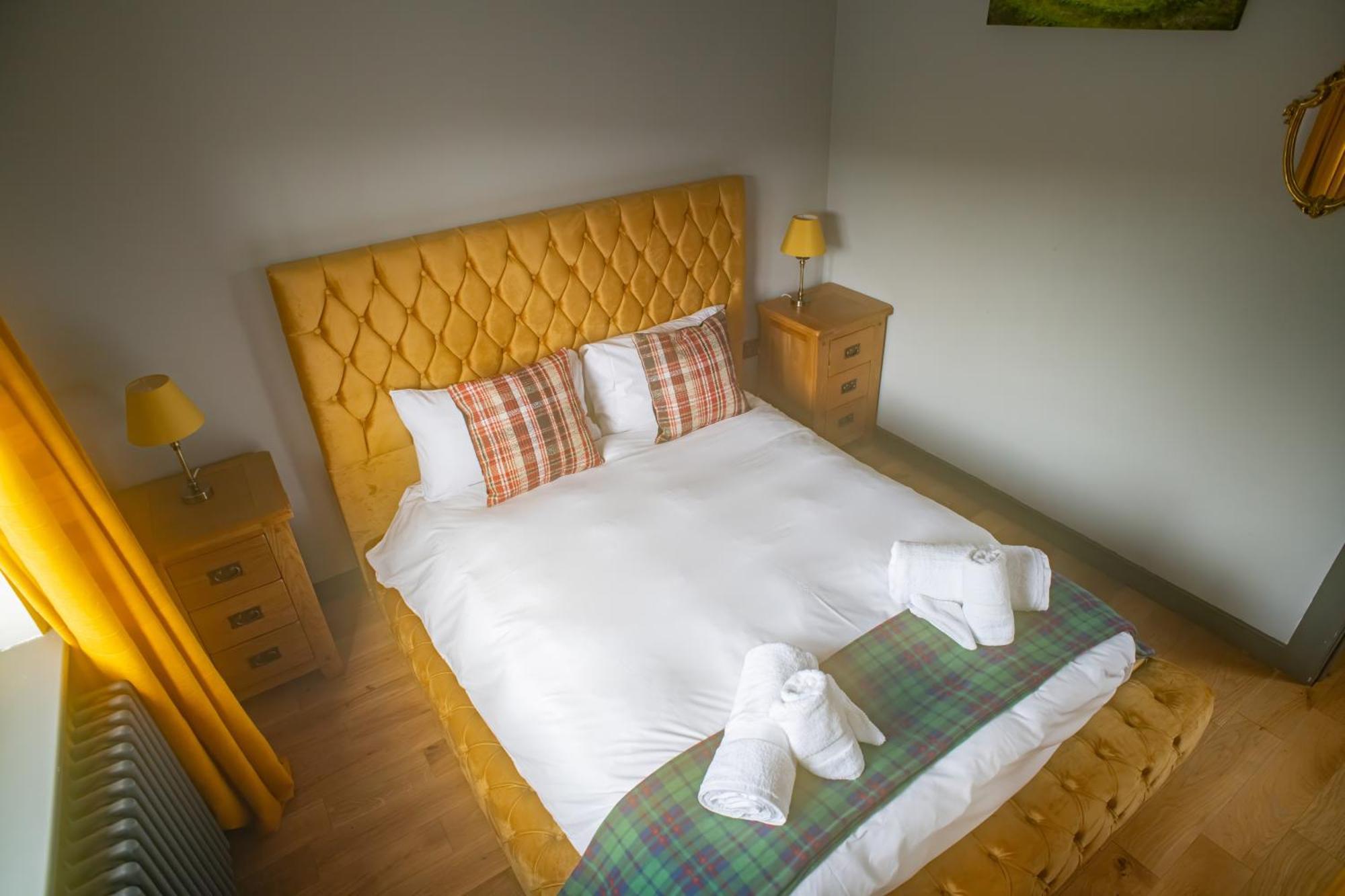 Luxury 4 Bedroom Cottage With Stunning Views Near Fairy Pools! Carbost  Exterior photo
