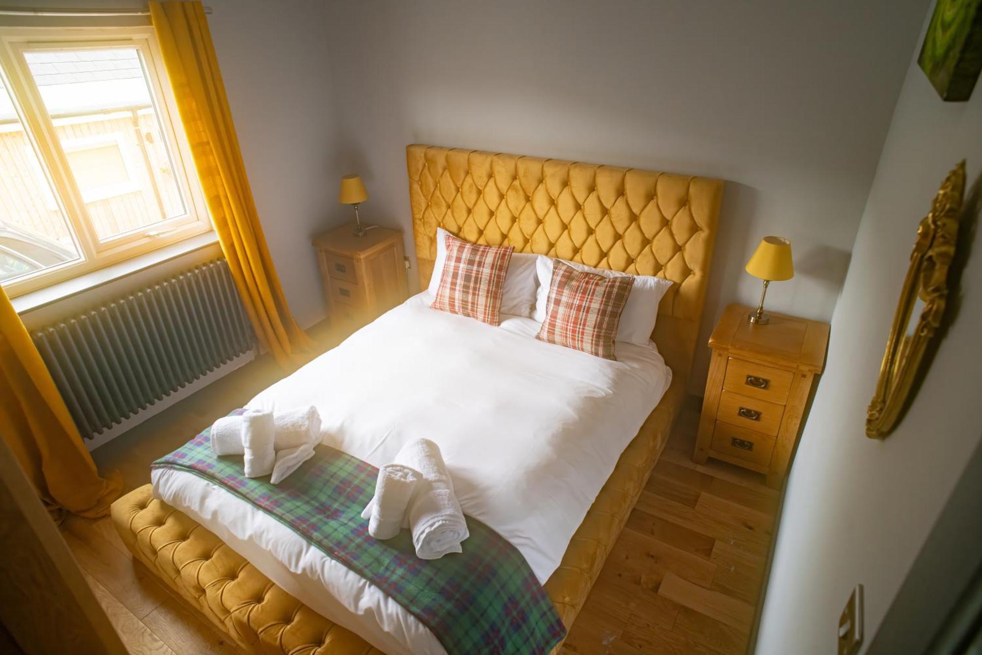 Luxury 4 Bedroom Cottage With Stunning Views Near Fairy Pools! Carbost  Exterior photo