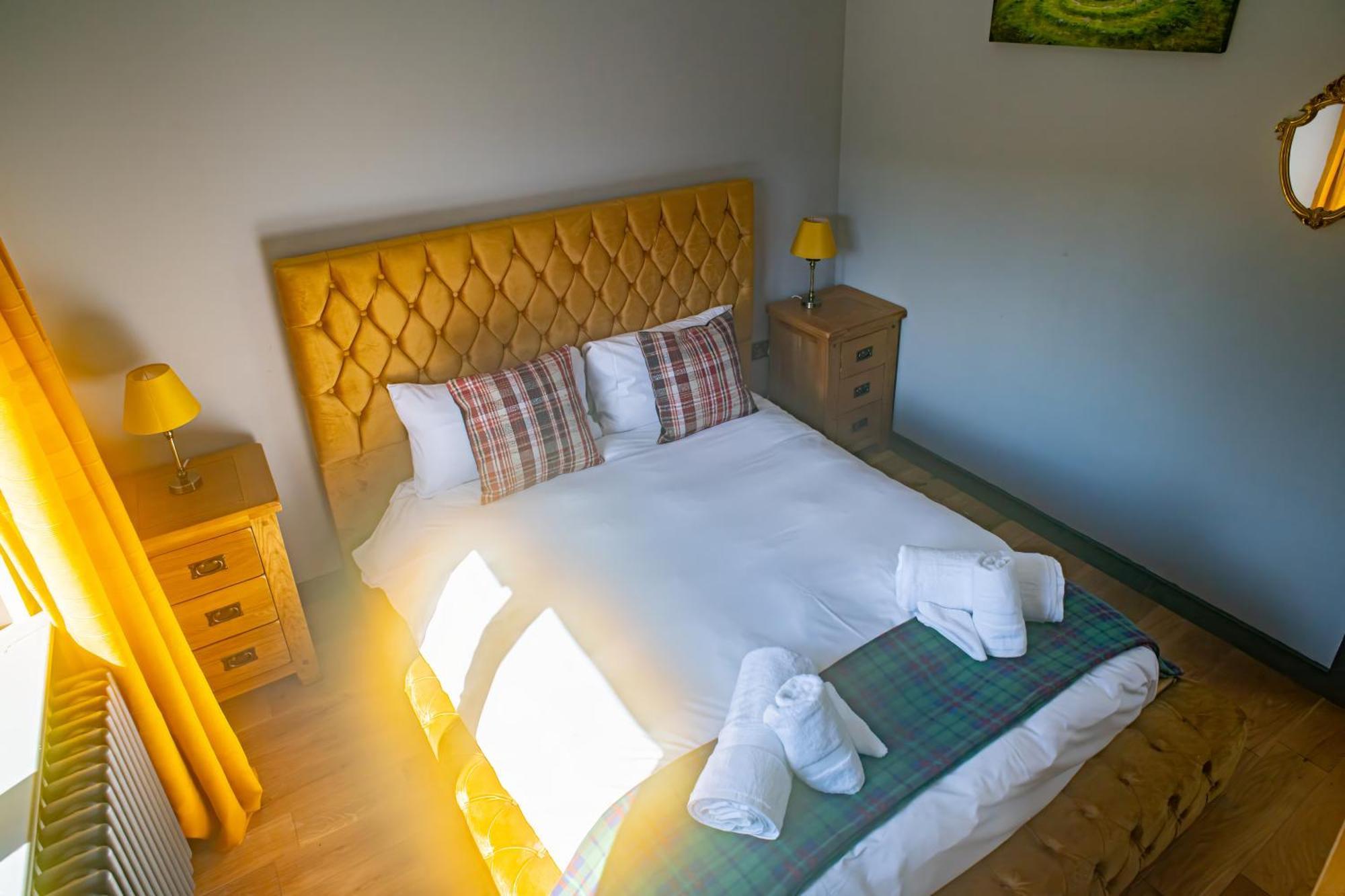 Luxury 4 Bedroom Cottage With Stunning Views Near Fairy Pools! Carbost  Exterior photo