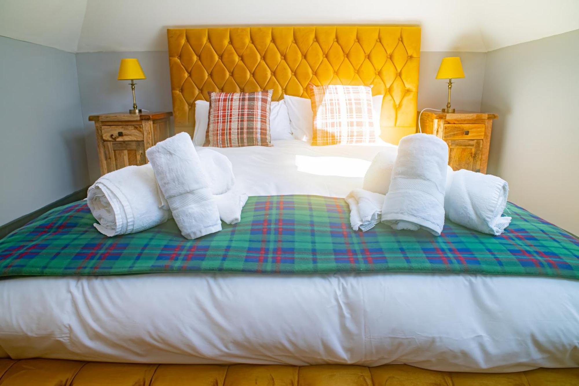 Luxury 4 Bedroom Cottage With Stunning Views Near Fairy Pools! Carbost  Exterior photo